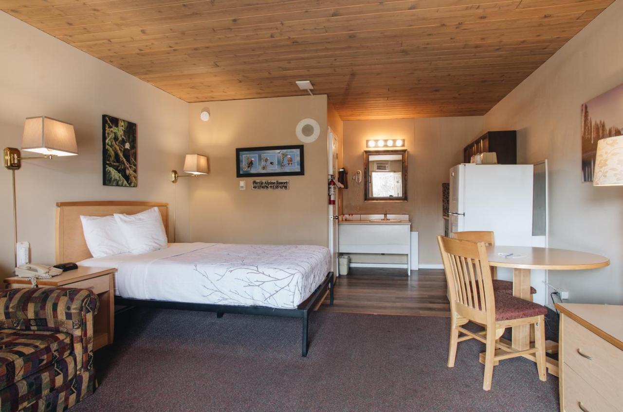 Canadas Best Value Inn And Suites Fernie Exterior photo