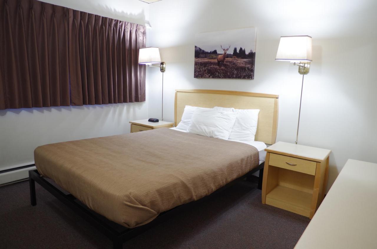 Canadas Best Value Inn And Suites Fernie Exterior photo